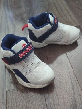 AND1 Baby Boy Blindside Basketball Sneakers size 5 White Navy